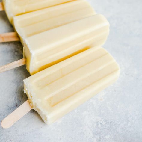 These Vegan Orange Creamsicles are an easy 4-ingredients popsicle recipe! Gluten-free, dairy-free. Iced Coffee Popsicles, Dairy Free Popsicles, Lemon Popsicles, Creamy Popsicles, Vegan Popsicles, Coffee Popsicles, Frozen Popsicles, Lemonade Popsicles, Dairy Free Chocolate Cake