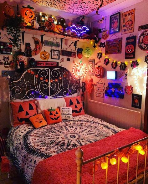 Halloween Bedroom Aesthetic, Halloween Bedroom Decor, Fall Room Decor, Halloween Room, Fall Bedroom Decor, Halloween Bedroom, Holiday Room, Halloween Room Decor, Diy Halloween Decor