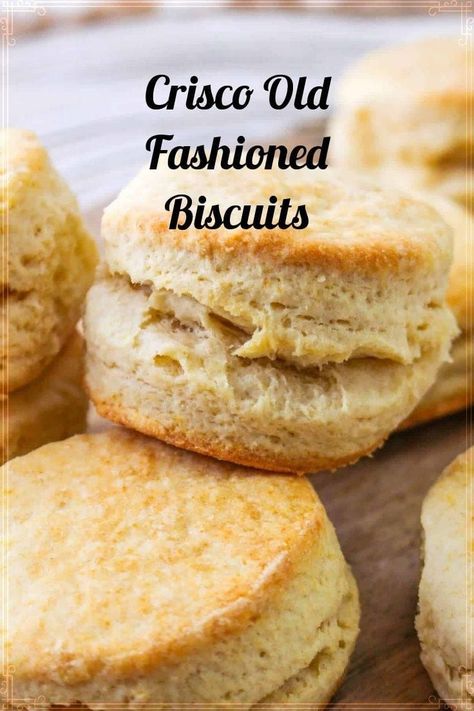 There's nothing quite like the smell of fresh-baked southern biscuits wafting through the kitchen. These old-fashioned biscuits use Crisco and are a Southern classic that are sure to please. They're light, flaky, and perfect for breakfast, brunch, or dinner. Crisco Biscuits, Old Fashioned Biscuit Recipe, Old Fashioned Biscuits, Best Biscuit Recipe, Southern Buttermilk Biscuits, Crisco Recipes, Homemade Biscuits Recipe, Cheesy Biscuit, Homemade Buttermilk Biscuits