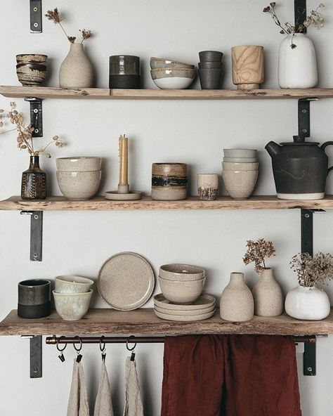 #ceramics #pottery Rustic Kitchen Shelves, Oatmeal Cream, Spanish Style Home, Bowl Plate, Keramik Design, Tea Bowl, Kitchen Shelves, Old Wood, Rustic Kitchen