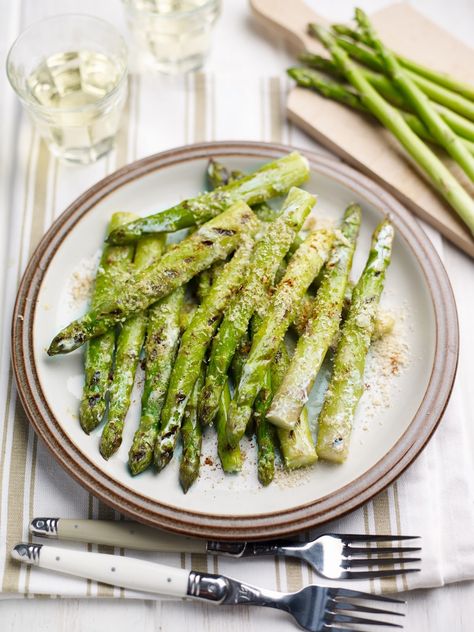 How To Make Mexican-style British Asparagus with Lime And Sour Cream Glaze - Claire Justine Lime Sour Cream, Fun Drink Recipe, Dinner Party Dishes, Mushroom Risotto Recipes, Asparagus And Mushrooms, Afternoon Tea Recipes, How To Cook Asparagus, Sweet Potato Hash, Vegetarian Recipe