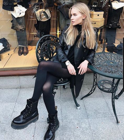 Metalhead Girl Outfits, Martin Boots Outfits, Black Doc Martens Outfit, Jadon Outfit, Doc Martens Outfit Winter, Dr Martens Outfits, Outfit Botas, Martens Outfit, Dr Martens Outfit