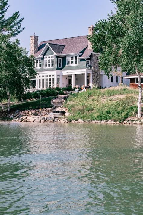 Cottage Manor Exterior, Victorian Lake House, Cottages Modern, Lake House Exterior, Cottages In The Woods, Cottage By The Lake, Modern Cottages, Tsitp Aesthetic, Coastal Cottages