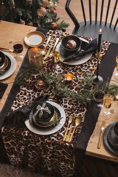 Dinner Setting Ideas, Animal Print Wedding, Anna Birthday Party, Leopard Print Party, Table Decorating Ideas, Leopard Birthday, African Christmas, Inner Landscape, Animal Print Decor