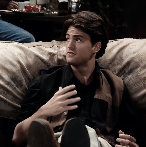 Chandler Bing Pfp, Young Chandler Bing, Conor Leslie, Chandler Friends, Friends Cast, Joey Tribbiani, Friends Moments, Friends Series, Chandler Bing