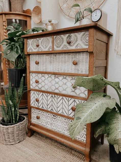 Unique Dresser Ideas, Boho Furniture Makeover, Refurbished Dresser, Furniture Remodel, Furniture Makeover Inspiration, Furniture Flip, White Willow, Table Decor Ideas, Boho Furniture