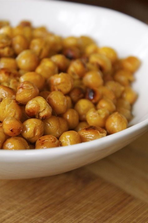 Easy Recipe: Simple Lemon Zest Roasted Chickpeas Southwest Dip, Chickpea Roasted, Vegan Budget, Thanksgiving Host, Dried Chickpeas, Chickpeas Recipe, Crunchy Chickpeas, Back To Business, Toddler Recipes