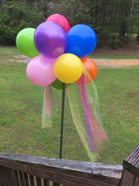 balloon topiary Diy Balloon Topiary, Fall Topiary, Balloon Topiary, Topiary Diy, Grad Party Decorations, Office Birthday, Diy Balloon Decorations, Rainbow Party, Birthday Party Decor