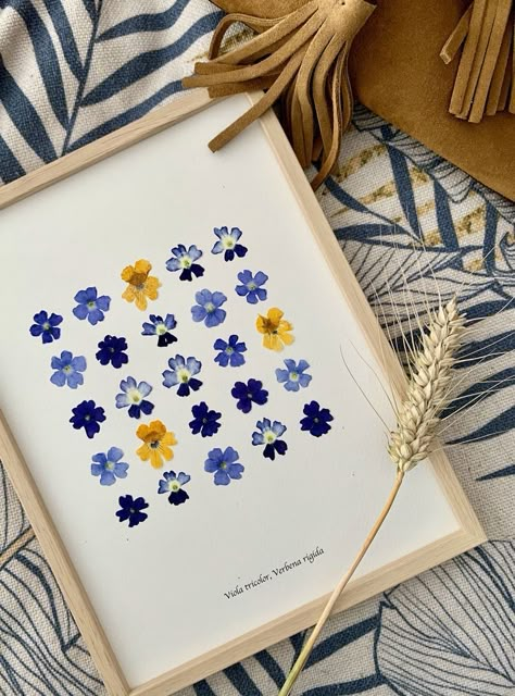 Pressed Flowers Diy, Home Decor Ideas Kitchen, Easy Acrylic Painting Ideas, Dried Flowers Diy, Hantverk Diy, Decor Ideas Kitchen, Home Decor Wallpaper, Pressed Flower Crafts, Acrylic Painting Ideas