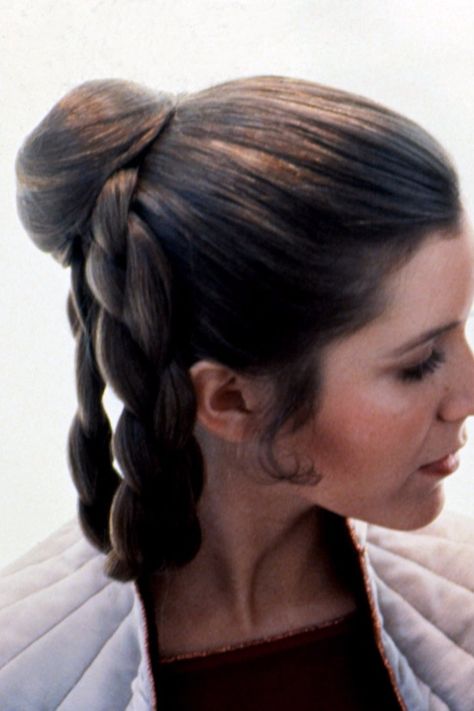 Carrie Fisher Confirms Your Long-Held Star Wars Fantasies: She Totally Did It With Han Solo IRL Leia Cloud City, Star Wars Outfit, Star Wars Hair, Star Wars Makeup, Princess Leia Hair, John Bennett, Historical Hairstyles, Star Wars Fashion, Empire Strikes Back