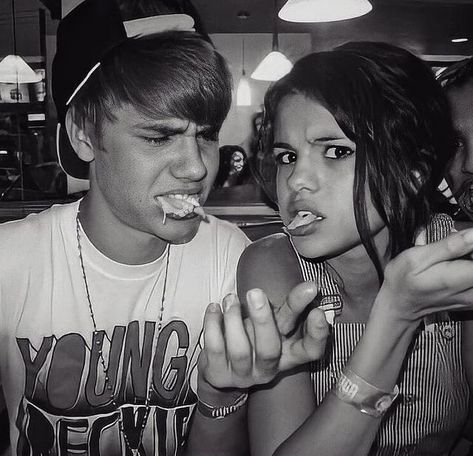 Justin And Selena Aesthetic, Justin Bieber Family, Justin Selena, Tumblr Girly Aesthetic 2013, Movie Character Posters, Bieber Selena, Justin Bieber Selena Gomez, Justin Bieber And Selena, 2013 Swag Era