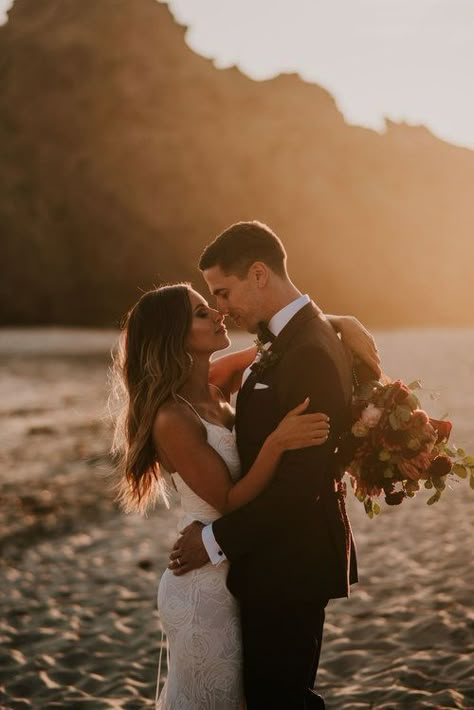 Beach Elopement Pictures, Edgy Elopement, Elopement Poses, Wedding Pictures Beach, Elopement Portraits, Beach Wedding Pics, Boho Couple, Big Sur Elopement, Sunset Elopement