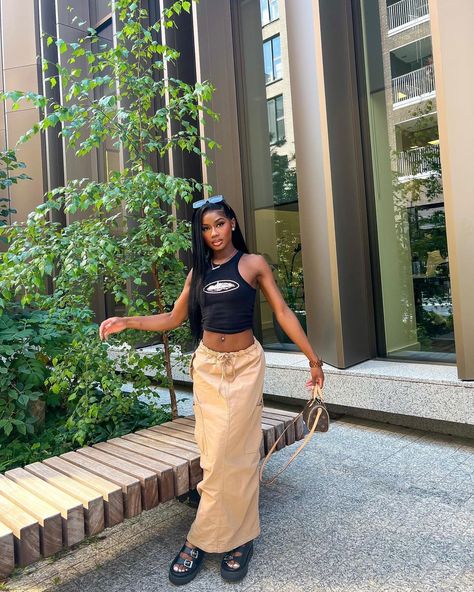 Cargo Skirt Outfit, Girls Long Skirts, Long Skirt Outfits, Maxi Skirt Outfits, Effortlessly Chic Outfits, Cargo Skirt, Streetwear Fashion Women, Skirt Outfit, Cute Simple Outfits