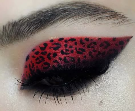 Goth Eye Makeup, Funky Makeup, Scene Makeup, Rings Aesthetic, Graphic Makeup, Swag Makeup, Ethereal Makeup, Unique Makeup, Valentines Makeup