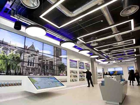 Interactive technology at new city center hub aims to provide up-to-date and relevant information. Experience Center Design, Interactive Technology, Visit Dublin, Retail Technology, Interactive Exhibition, Explore City, Tourist Office, Portfolio Design Layout, Experience Center