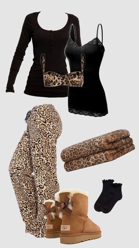 #pyjamas #pyjamasinspo #leopardprint #blanket #uggs #pjs #outfitinspo Y2k Pjs Outfits, Y2k Pyjamas, Pajama Pants Outfit For School, 2000s Pjs, Christmas Fits Aesthetic, Pjs Y2k, Pj Fits, Y2k Pjs, Pjs Aesthetic