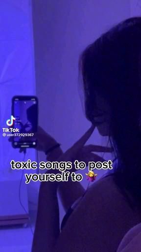 Toxic Song, Music Suggestions Instagram Story, Chill Songs, The Best Songs, Instagram Captions Clever, Upbeat Songs, Tiktok Fyp, Song Suggestions, Foto Tips