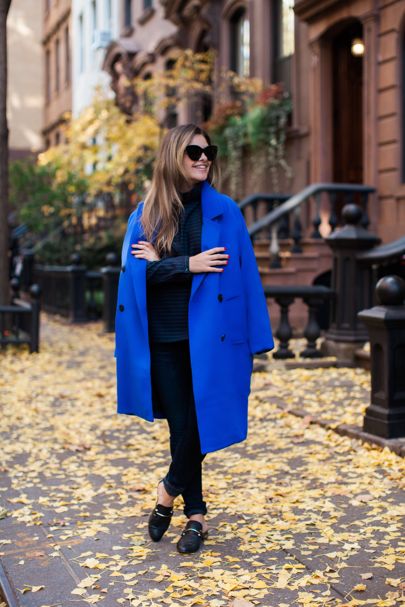 Blue Coat Outfit, Royal Blue Coat, Winter Swag, Blue Winter Coat, Outfit Inspiration Women, Causal Outfits, Blue Coat, Blue Coats, Coat Outfits