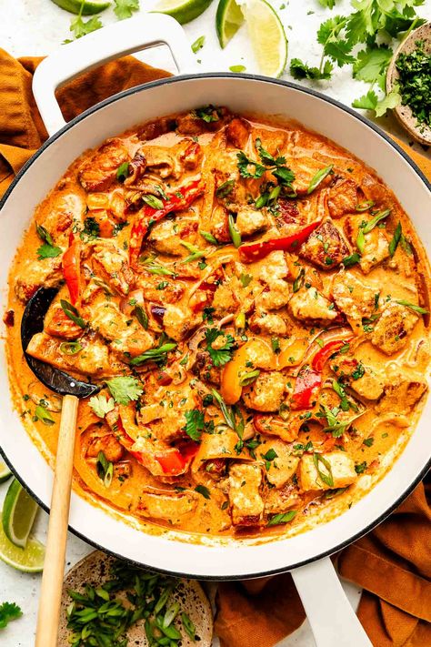 Simmer Sauce Recipe, Red Curry Salmon, Coconut Red Curry, Yellow Curry Recipe, Curry Salmon, Red Curry Recipe, Pineapple Curry, Salmon Curry, Red Curry Sauce