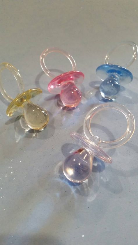 pacifiers, plastic pacifiers, pacifier necklaces, pacifier party favors, chupones, chupones para baby shower, baby shower pacifiers #BabyShowerPacifier #pacifiers #PlasticPacifiers #PacifierPartyFavor #BabyShower #ChuponesBabyShower #CraftSupply #PacifierNecklaces #PartyFavors #BabyShowerFavors Pacifier Necklace, Twinkle Twinkle Baby Shower, Baby Shower Corsage, Baby Shower Crafts, Personalized Ribbon, Floral Supplies, Baby Shower Game, Baby Pacifier, Shower Baby