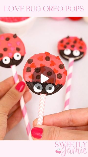 Jamie Dinardi-Dill | Sweetly Jamie on Instagram: "Follow @sweetlyjamie for more festive treat ideas!💕 Love Bug Oreo Pops! 🐞 double stuf Oreos are best for these because they have a bit more space to insert the paper straws. Dip in melted chocolate and top with mini chocolate chips and edible eyeballs." Oreo Love Bugs, Edible Eyeballs, Oreo Pops, Ice Cream Treats, Treat Ideas, Love Bug, Melted Chocolate, Festive Treats, Mini Chocolate Chips