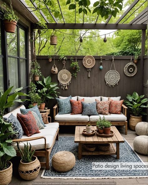 Affordable Backyard Patio Home Decor Ideas | Home layout | Water feature | Home Decor Small Boho Porch Ideas, Boho Backyard Patio, Palette Outdoor Furniture, Tulum Decor, Bohemian Patio Decor, Boho Outdoor Patio, Patio Decor Inspiration, Deck Lounge, Mobile Sauna