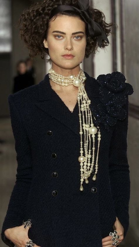 Runway Jewelry, Mode Chanel, Chanel Couture, Chanel Haute Couture, Chanel Jewelry, Chanel Fashion, 가을 패션, Marchesa, Vintage Chanel