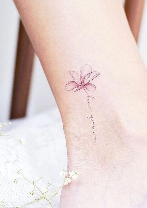 #minimalistictattooformen #minimalistictattooideasformen #minimalistictattoosforguys Cool Wrist Tattoos, Flower Wrist Tattoos, Anklet Tattoos, Muster Tattoos, Writing Tattoos, Tasteful Tattoos, Wrist Tattoos For Women, Small Hand Tattoos, Discreet Tattoos