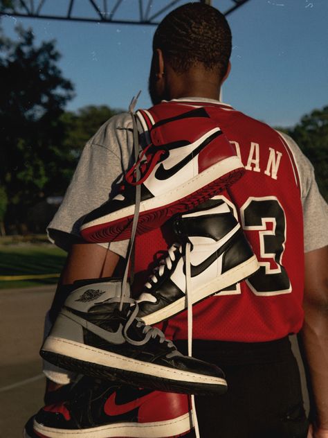 Denis Rodman, Chigago Bulls, Jordan Aesthetic, Jordans Aesthetic, Nba Artwork, Michael Jordan Photos, Chicago Aesthetic, Basketball Moves, Jordan Photos