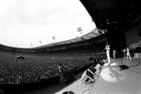 33 years later, Queen’s Live Aid performance is still pure magic - CNN.com Classic Rock Artists, Queen Live, Bob Geldof, Live Aid, Motorcycle Events, Music Sites, Joan Baez, Freddy Mercury, Queen Photos