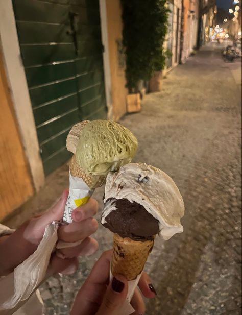 Gelato In Italy Aesthetic, Rome Gelato, Gelato Rome, Italy Rome Aesthetic, Rome Landscape, Gelato Aesthetic, Gelato In Italy, Food In Rome, Rome Italy Aesthetic