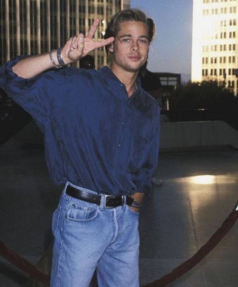 Brad Pitt 90's uploaded by Sus on We Heart It 90s Style Icons, 90s Style Jeans, Hollywood Actors, Vegan Recipes Easy, Brad Pitt, Style Icon, 90s Fashion, Jeans Style, Mom Jeans