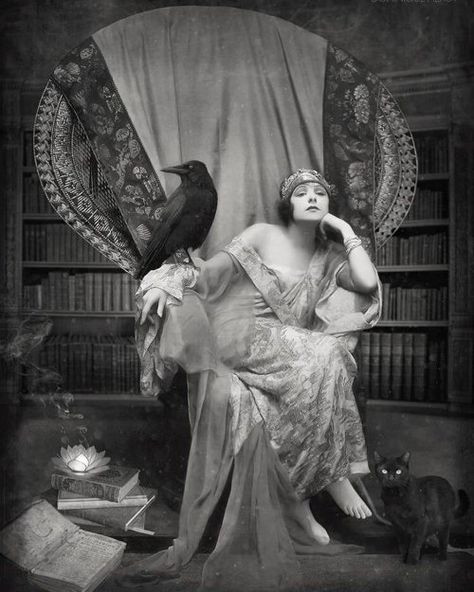 Norma Marie Talmadge (2nd May 1894 – 24th December 1957) thevintagearchive Norma Talmadge, Ziegfeld Girls, Portrait Vintage, Vintage Witch, Alphonse Mucha, Fortune Telling, Photo Vintage, Silent Film, Vintage Portraits