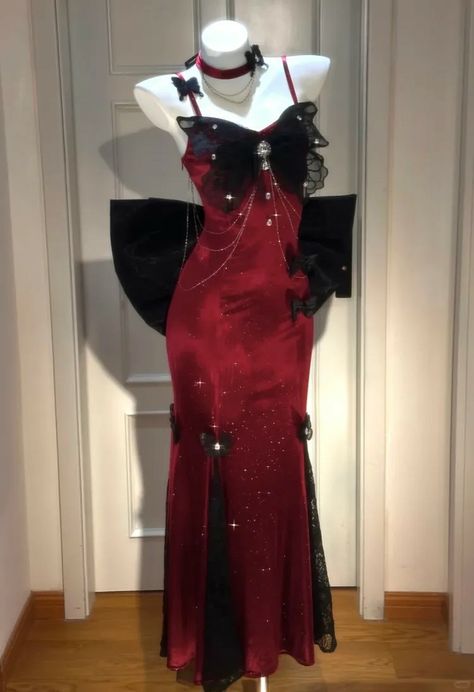 Gothic Red Prom Dress, Draw Clothes, Chain Butterfly, Gothic Dresses, Butterfly Chain, Fairy Butterfly, Shimmer Fabric, Lace Formal Dress, Prom Dress Inspiration