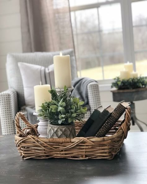 Decorating With Trays Farmhouse Style, Coffee Table Decor Living Room Modern, Large Coffee Table Decor, Hanging Art Ideas, Table Tray Decor Ideas, Living Room Bohemian Style, Wood Coffee Table Decor, Coffee Table Centerpiece Ideas, Home Centerpieces