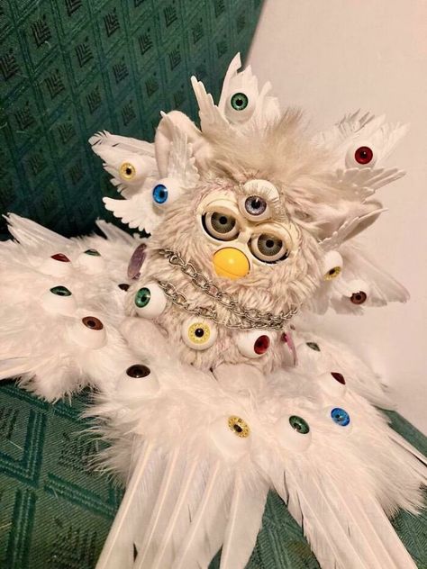 furby Cursed Furby Aesthetic, Furby Art, Cursed Furby, Custom Furby, Accurate Angels, Furby Boom, Long Furby, Creepy Stuffed Animals, Diy Fails