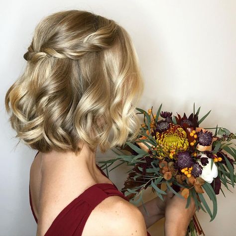 Above Shoulder Wedding Hair, Short Hairstyle Wedding Women, Short Hair Styles Engagement Pictures, Hairstyles For Short Hair For A Party, Short Simple Wedding Hair, Shirt Bridesmaid Hair, Hair Bridesmaid Short, Wedding Hairstyle Shorter Hair, Bridesmaid With Short Hair