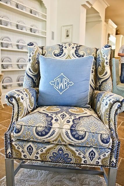 LOVE this blue and paisley chair! Someone knows how to lay out fabric!!! Paisley Chair, Casa Country, Blue Rooms, Beautiful Chair, Wing Chair, Take A Seat, Blue Paisley, Chair Fabric, Upholstered Furniture