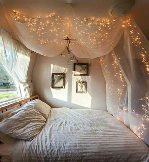 Bed With Lights, Cool Teen Rooms, Teen Room Designs, Diy Room Decor For Teens, Future Room, Diy Canopy, Four Poster Bed, Bed Canopy, Romantic Bedroom