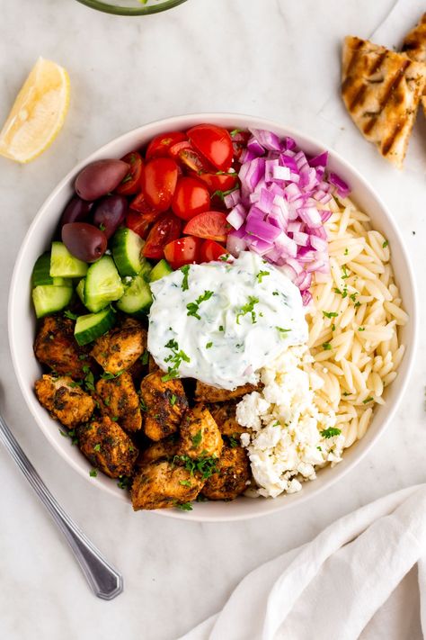 chicken-gyro-bowl-with-homemade-tzatziki-sauce Greek Rice Bowl, Tzatziki Sauce Recipe Easy, Greek Feast, Greek Goodness, Greek Chicken Bowls, Greek Rice, Greek Marinated Chicken, Chicken Crust, Crusted Chicken Recipes