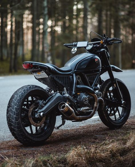 Ducati Icon, Ducati Scrambler Custom, Honda Bike, Ducati Motorbike, Custom Bikes Cafe Racers, Scrambler Custom, Ducati Hypermotard, Мотоциклы Cafe Racers, Racer Motorcycle