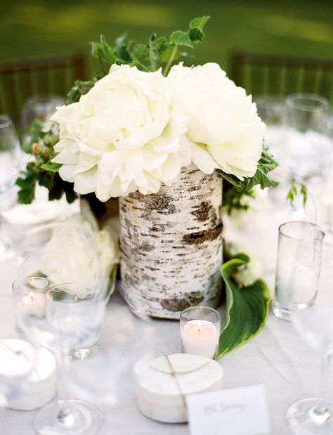 White Flower & Birch Tree Centerpiece | Photography: Jose Villa Photography. Read More: https://www.insideweddings.com/news/planning-design/25-rustic-wedding-centerpieces-to-inspire-your-big-day/3139/ Birch Wedding Centerpieces, Tree Centrepiece Wedding, Birch Centerpieces, Tree Wedding Centerpieces, Log Centerpieces, Birch Tree Decor, Wedding Tree Decorations, Birch Tree Wedding, Villa Photography