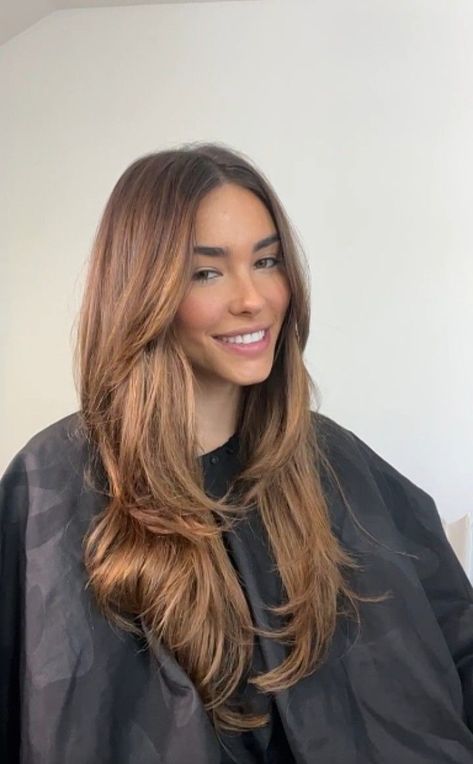 Light Brown With Layers, Oval Long Hair, Madison Beer Layered Hair, Madison Beer Haircut Bangs, Madison Beer Straight Hair, Madison Beer Haircut Layers, Light Long Layers, Madison Beer Hair Styles, Madison Beer Hair Color