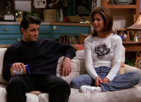 Friends Joey And Rachel, Rachel And Joey, Joey And Rachel, Friends Season 1, Joey Friends, Rachel Green Outfits, Rachel Friends, Friends Best Moments, Matching Friend