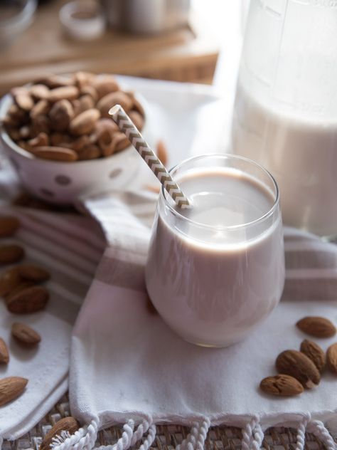 Vanilla Almond Milk // Tried and Tasty for Blendtec Vanilla Almond Milk Recipes, Soy Milk Recipes, Strawberry Almond Milk, Homemade Soy Milk, Almond Milk Recipe, Blendtec Recipes, Almond Milk Recipes, Strawberry Almond, Homemade Almond Milk