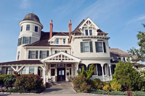 Castle Hill Inn, Castle Hill, Most Luxurious Hotels, Castle Hotel, Newport Rhode Island, Newport Ri, Luxury Accommodation, Portsmouth, Historic Homes