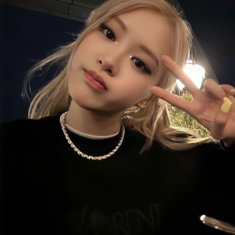 Rosé Cute Blackpink, Books And Pens Photography, Rose And Rosie, Rose Park, Rose Icon, Lisa Rosé, Rose Photos, Rosé Blackpink, Blackpink Photos