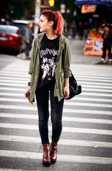 Rocker Outfits For Women 2021 Punk Rock Winter Outfits, Modern Punk Rock Fashion, Grunge Rock Outfits For Women, Grunge Outfits Over 50, Punk Modern Fashion, Grunge Outfits For Women Over 40, Punk Spring Outfits, Edgy Punk Outfits, Casual Punk Outfits For Women