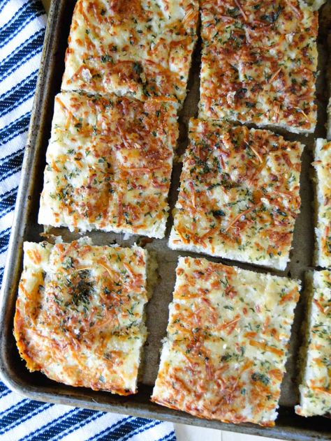 Garlic Parmesan Focaccia Bread is crisp, yet soft and chewy inside with the most perfect hint of garlic and Parmesan cheese, and crisp edges. Garlic Focaccia, Easy Drop Biscuits, Parmesan Bread, Homemade Bread Easy, Drop Biscuits, Focaccia Bread, 9x13 Baking Dish, Crumb Topping, Almond Cakes