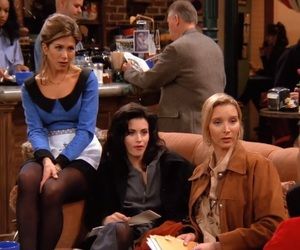 friends, 90s, and monica geller εικόνα Friends 90s, Rachel Monica Phoebe, Emily Ratajkowski Outfits, Rachel Green Friends, How Met Your Mother, Rachel Green Style, Lisa Kudrow, 90’s Outfits, Aries Astrology